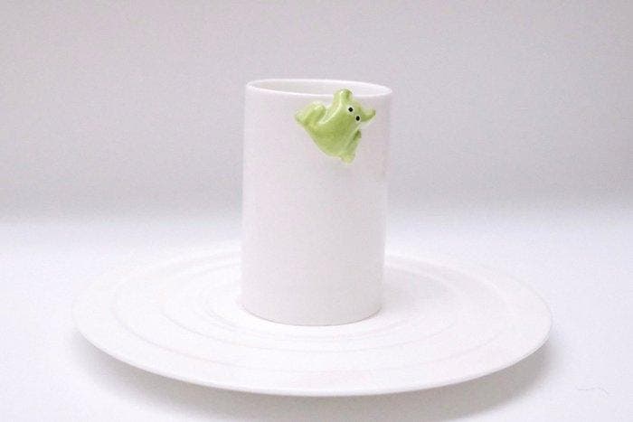 Alessi - Toyo Ito - Tasse à café - Kaeru - Porcelaine à la, Antiek en Kunst, Antiek | Meubels | Stoelen en Sofa's