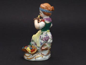 Meissen - Beeldje - Gärtnerkind mit Vogel & Obstkorb –