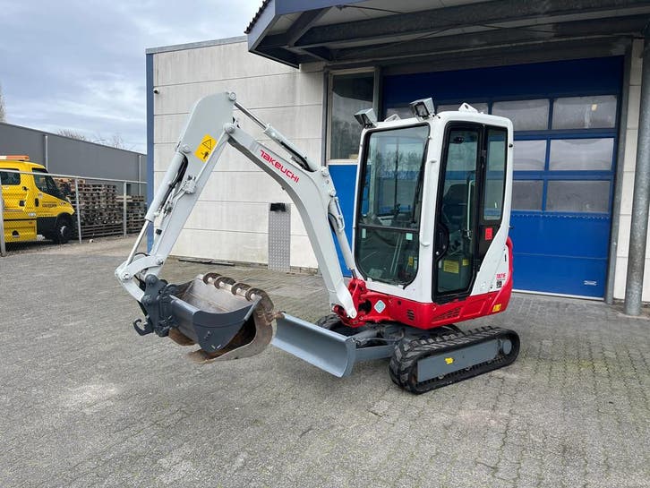 Takeuchi TB 216 Minigraver, Zakelijke goederen, Machines en Bouw | Kranen en Graafmachines, Ophalen