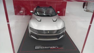 MR Collection 1:18 - Modelauto - Models Ferrari 12 Cilindri