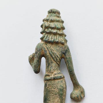 Oud-Indochinese Brons Staande Apsara-godin kralentalisman -