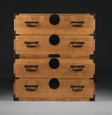 Kast met lades voorzien van ronde slotplaten. - Kiri