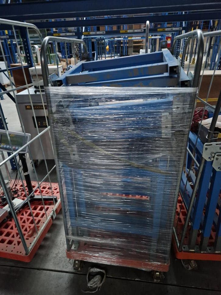 Rollenbaan frame 60cm breedte staal blauw gebruikt, Zakelijke goederen, Machines en Bouw | Heftrucks en Intern transport, Ophalen of Verzenden