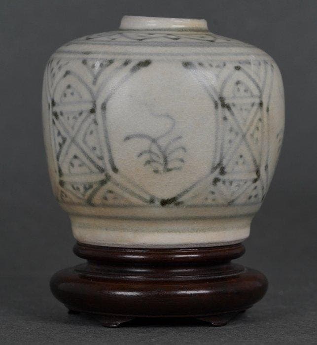 Jiajing (1522-1566) - Pot - Blauw-witte bolvormige vaas uit, Antiek en Kunst, Antiek | Overige Antiek