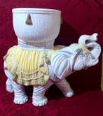 Jardinière - Keramiek - Grote olifant met vaas - 63 cm