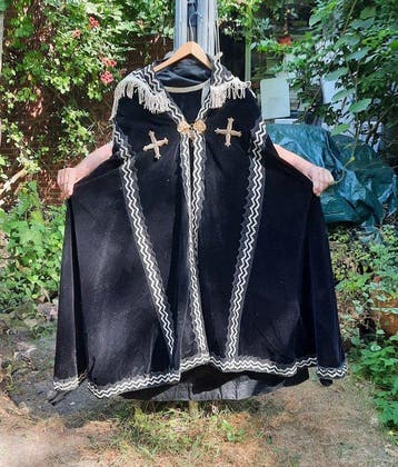 Koorhemd, stola,dalmatiek, cape ,volledig liturgische kledij