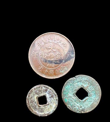 China. Lot de 3 coins, 1 Kiangnan (Jiangnan) 10 Cash + 2