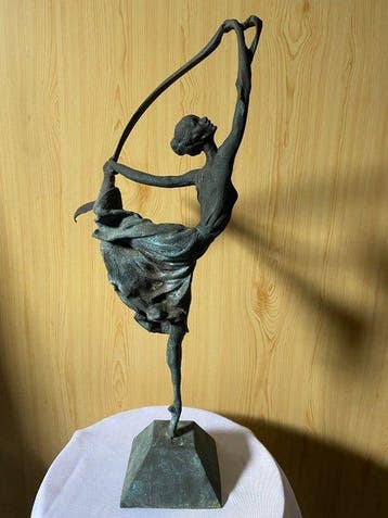 Alberto Ricci (1943-2023) - Sculpture, Ballerina con nastro