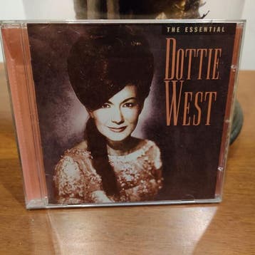 Dottie West - The Essential Dottie West, Verzenden, Gebruikt
