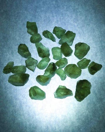 Noorse peridoot Ruwe snijsteen 105 ct - Hoogte: 1 cm -
