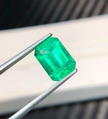 1 pcs Vert Émeraude - 2.19 ct - International Colored, Nieuw