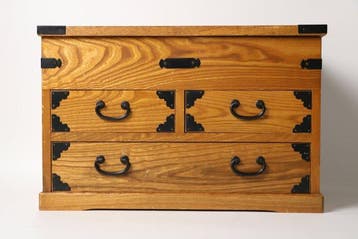 Japanse Showa-periode, kleine tansu-kist — esdoornhouten, Antiek en Kunst