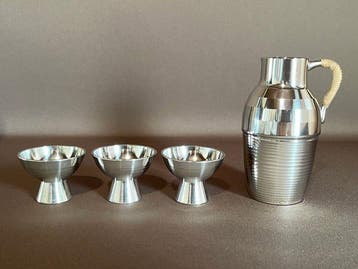 Hon-suzu() Sake Set – 3 Sake Cups and Chirori by, Antiek en Kunst