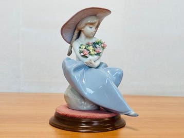 Lladró - Antonio Ramos - Sculpture, Frangrant Bouquet - 21
