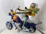 sculptuur, Figure Willy Coyote su Moto - 30 cm - Hars,