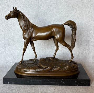 Beeld, Ibrahim, het Arabische paard. Naar: Nick - 21 cm -