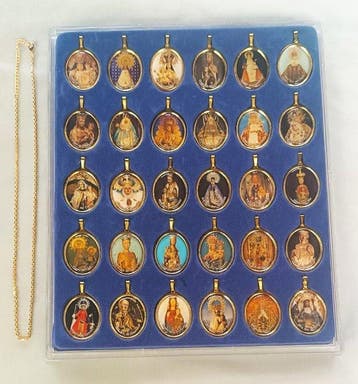 Grande collection exclusive de 30 médailles de VÍRGENES