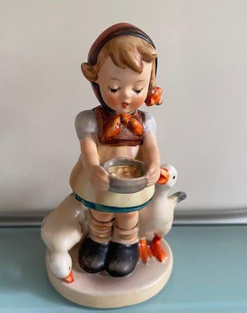 Goebel - Beeldje - Meisje met ganzen, koorknaapje, jongen op