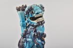 A TURQUOISE AND AUBERGINE BUDDHIST LION - Porcelaine - Chine