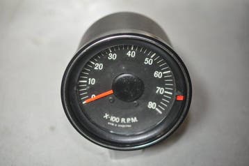 Toerentellers, frequentiemeters, spanningsmeters,