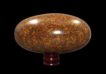 Magnifique monolithe lingam en jaspe de corail fossile
