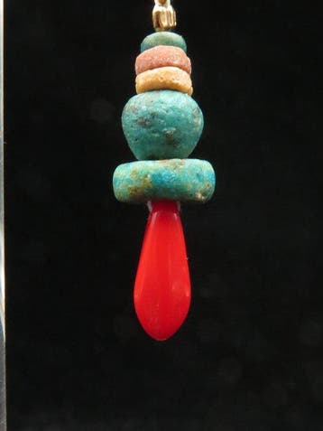 Oud-Egyptisch Oorbellen gemaakt van glas en faience