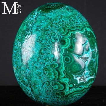 Œuf de malachite exceptionnel avec chrysocolle – Œuf en, Verzamelen, Mineralen en Fossielen