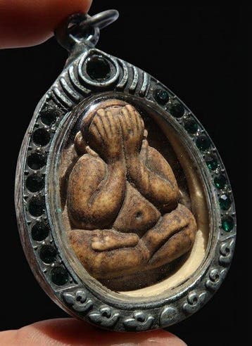 Kloosteramulet – Phra Pidta – De Onkwetsbare Monnik –
