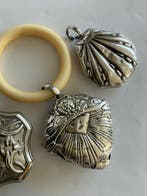 Drie verzilverde Art Nouveau / Art Deco rammelaars - Hochet, Antiek en Kunst