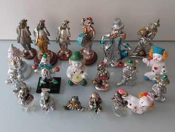 Themacollectie - Clownfiguurtjes in zilverkleurige hars,