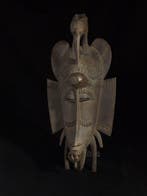 Afrikaanse ceremoniële masker met vogelfiguur – vroeg