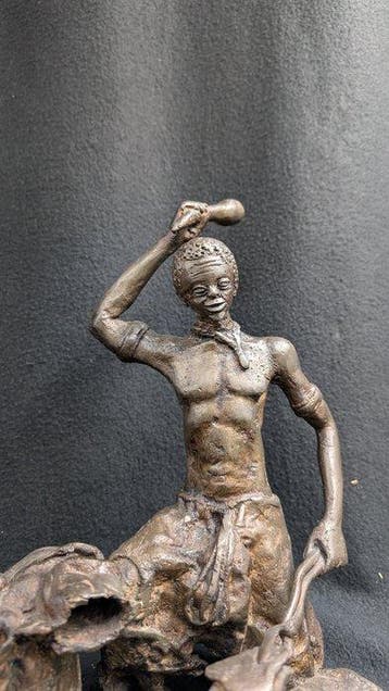 sculptuur, Afrikaanse jager / ambachtsman - 30 cm - Brons, Antiek en Kunst