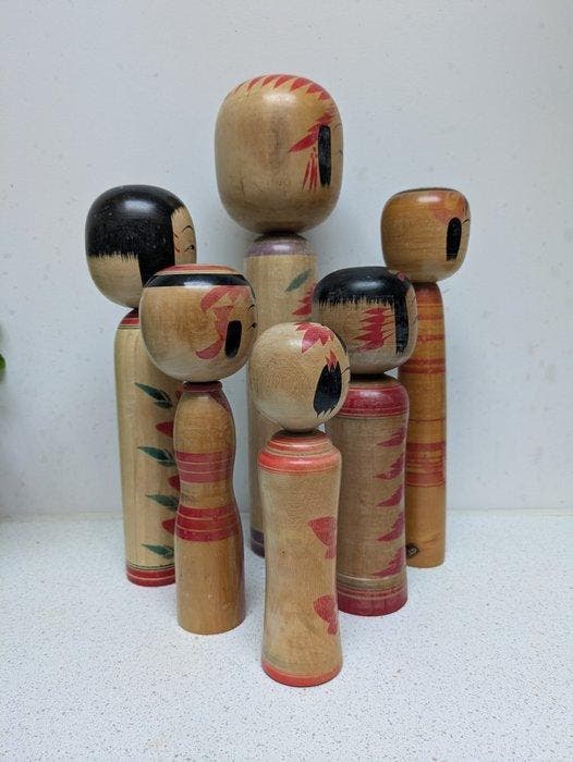 Een schitterende set vintage Kokeshi in verschillende, Antiek en Kunst, Antiek | Overige Antiek