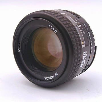 Nikon 50mm f/1.4 D with Protective Filter and Cap Cameralens