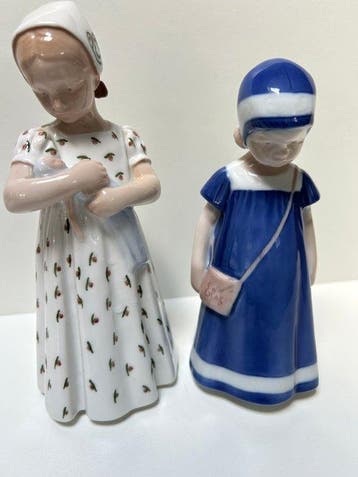 Bing & Grondahl - Figuur - Girl with doll and girl with