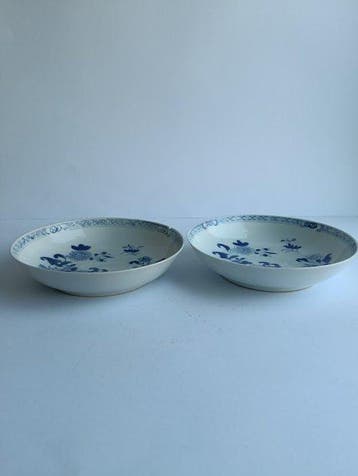 Paar Chinees blauw-wit porseleinen diepe schotels, Antiek en Kunst