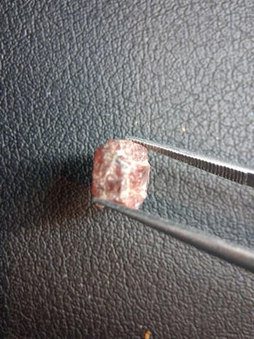 Rough Garnet - 2.470 ct - pyrope almandite - red, Verzenden