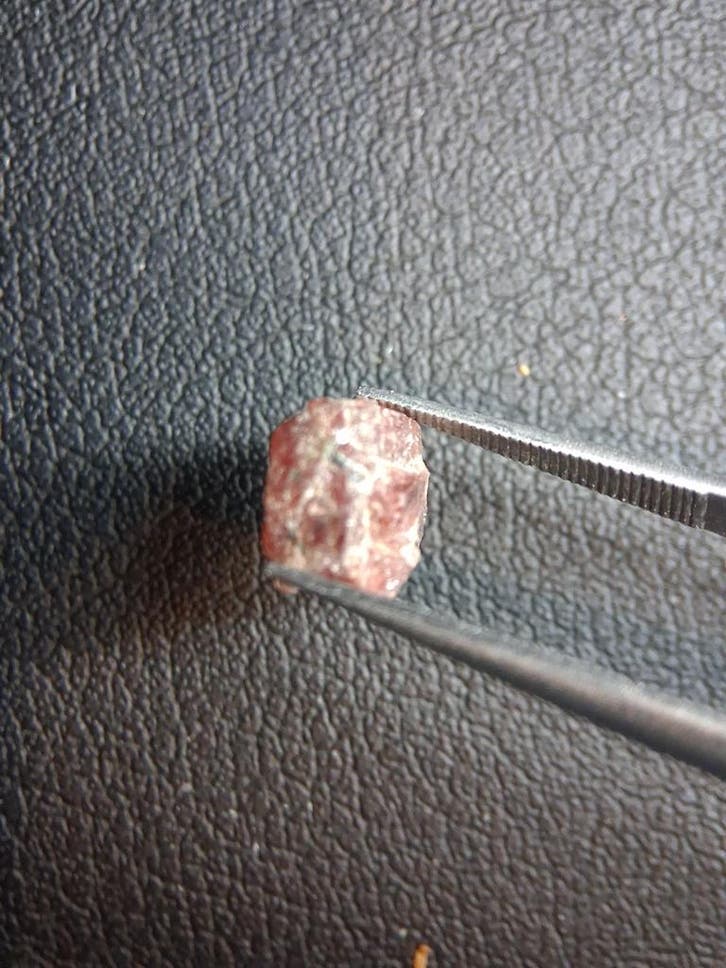 Rough Garnet - 2.470 ct - pyrope almandite - red, Bijoux, Sacs & Beauté, Accessoires Autre, Envoi
