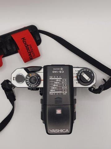 Yashica FX-D Quartz + DSB 2,8/28mm + flash CS-140 | Analoge