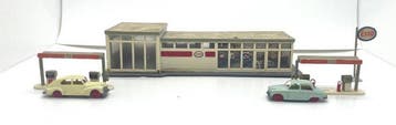 Kibri - Diorama Vintage Esso tankstation met canopy pompen, Nieuw