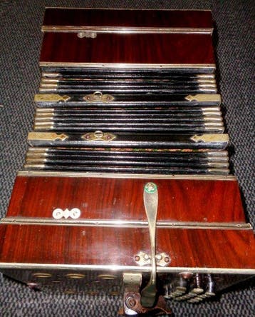 Wunderschönes sehr seltene Bässler Concertina mit 76 Töne, Nieuw