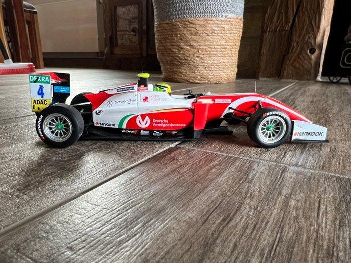 Minichamps 1:18 - Modelauto (3) - Dallara F3 + Haas F1 +, Verzamelen, Automerken, Motoren en Formule 1