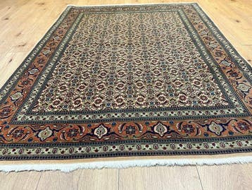 Prachtige handgeknoopte Indo-Tabriz oosterse tapijt met een, Nieuw