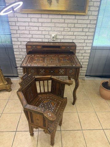 Bureau fait main et chaise à marqueterie - bois de noyer et