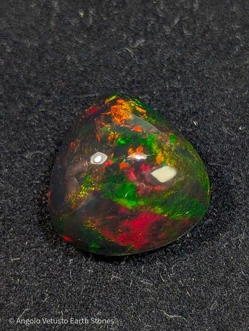 11,47 ct - Natuurlijke Ethiopische Edele Opaal – Donker, Verzamelen