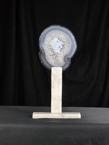 Geode-agaat op Carrara-marmeren basis Geode - Hoogte: 20 cm
