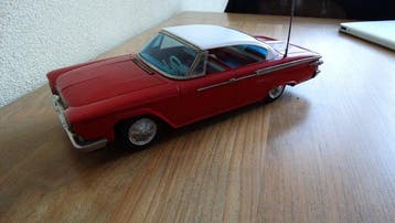 Ichiko - Voiture jouet en étain - Plymouth 2 door hardtop -