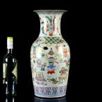 Un grand vase balustre chinois « The Hundred Antiques »