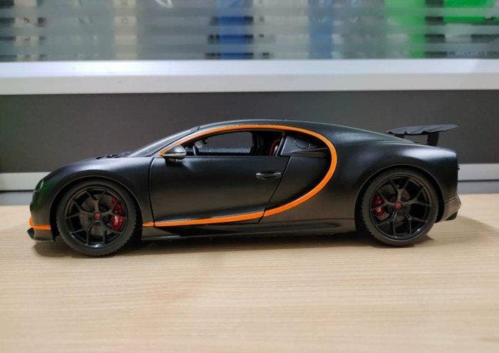 Bburago 1:18 - Modelauto - Bugatti Chiron Sport -, Hobby & Loisirs créatifs, Voitures miniatures | 1:5 à 1:12
