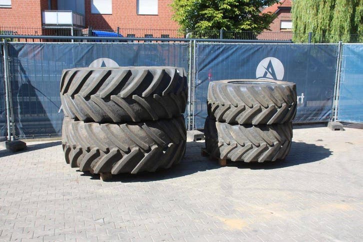 Veiling: Partij banden Agri Max VF600/60R30 en VF710/60R42 o, Tuin en Terras, Zitmaaiers, Ophalen